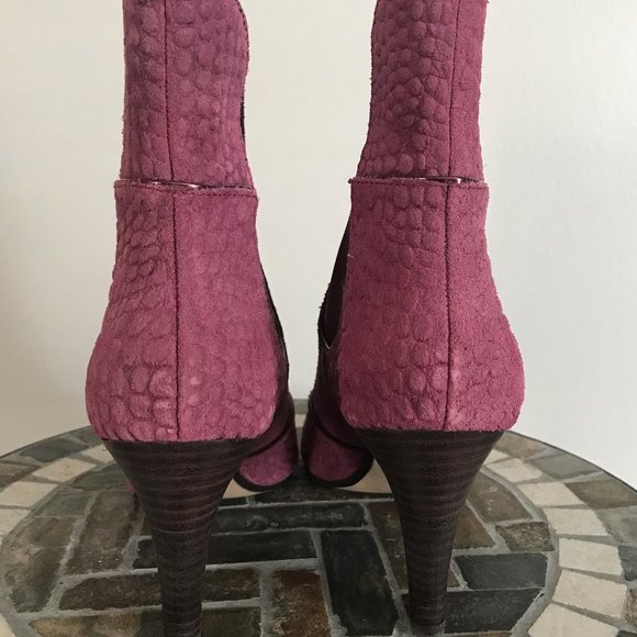 NEW Joan & David CIRCA LUXE Suede Ankle Boots in Burgundy, size7M - Picture 4 of 10
